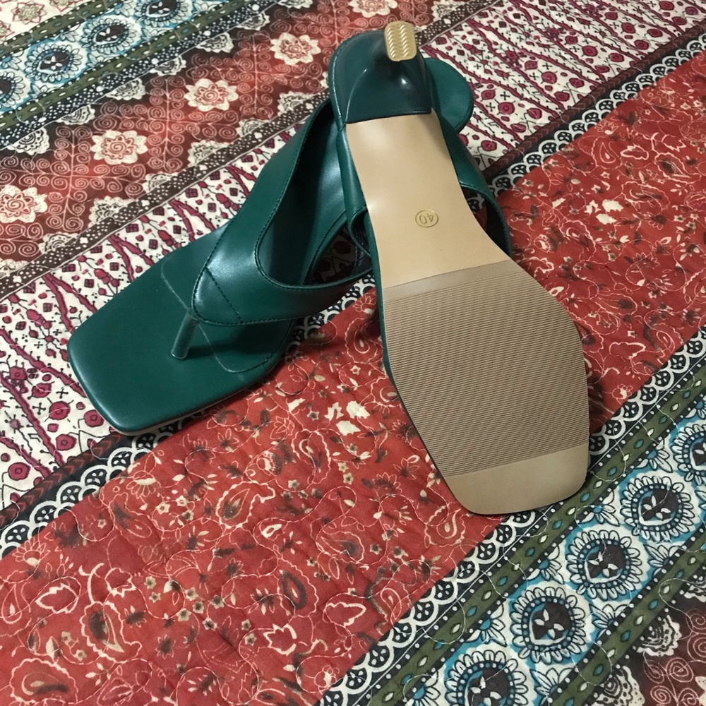 Brand New Super Cute Summer Slides 😎